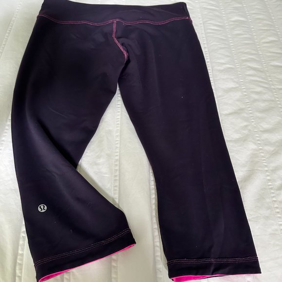 EUC Lululemon Cropped Reversible Leggings - Picture 2 of 4